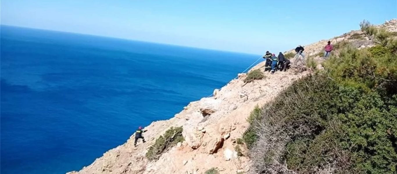 Θλίψη στη Γαύδο στο μνημόσυνο της Κορίνας - Έχτισαν εκκλησάκι στην μνήμη της (φώτο)